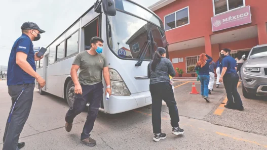 EU deporta a 2,900 mexicanos a Centroamérica; México protesta